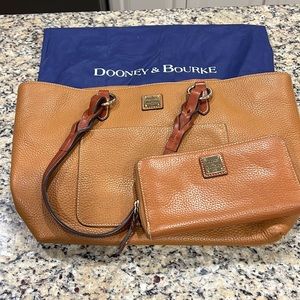 EUC Dooney & Bourke Pebble leather set